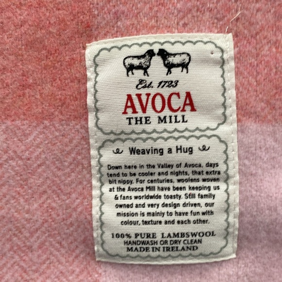 Avoca the Mill 2024 100% lambs wool baby girl blanket - Picture 3 of 3